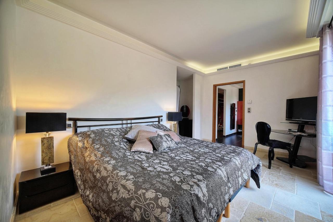 De Prestige Jacuzzi Sauna Hammam Piscine Cannes Grasse Couette-café Mougins