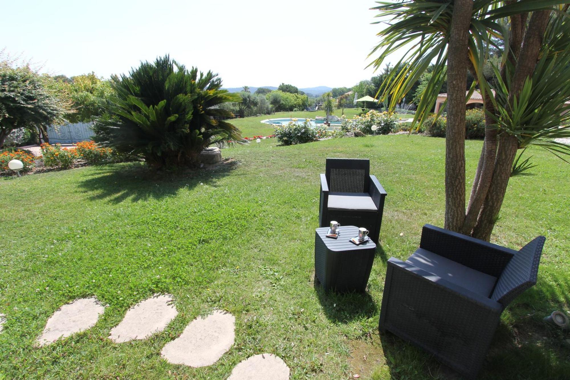 De Prestige Jacuzzi Sauna Hammam Piscine Cannes Grasse Couette-café Mougins