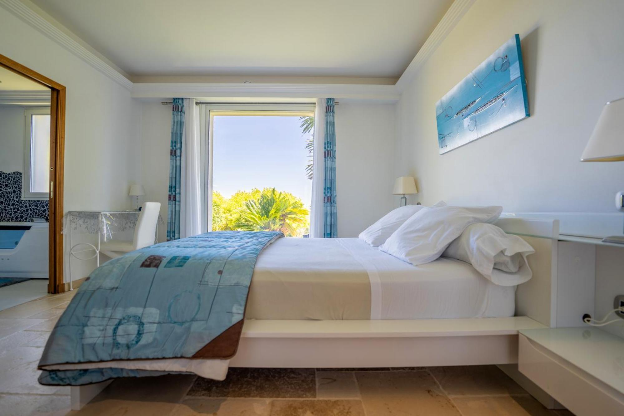 De Prestige Jacuzzi Sauna Hammam Piscine Cannes Grasse Couette-café 5*