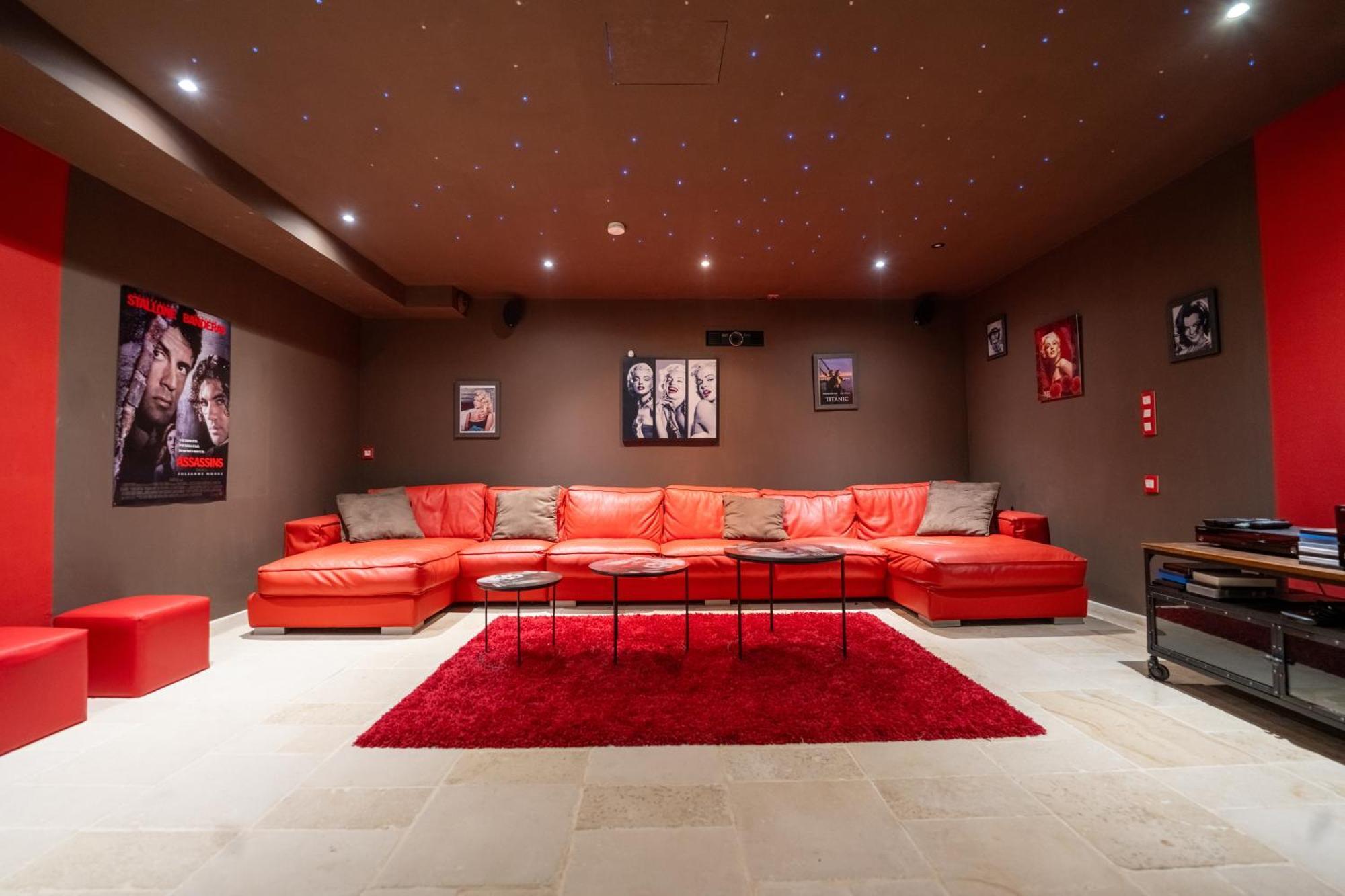 De Prestige Jacuzzi Sauna Hammam Piscine Cannes Grasse Couette-café Mougins