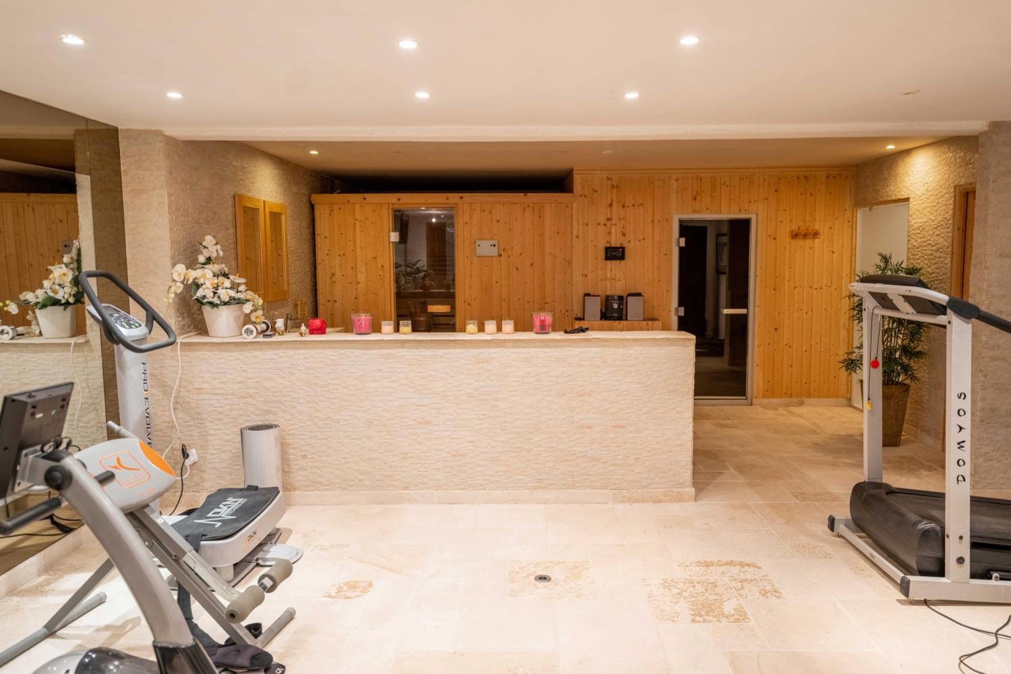 Couette-café De Prestige Jacuzzi Sauna Hammam Piscine Cannes Grasse Mougins
