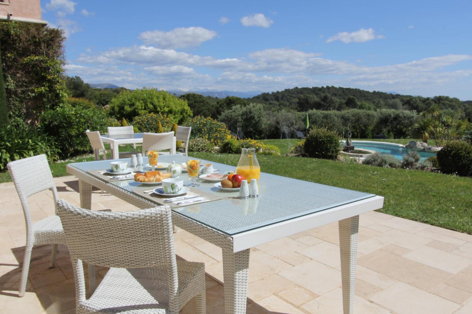 De Prestige Jacuzzi Sauna Hammam Piscine Cannes Grasse Couette-café Mougins