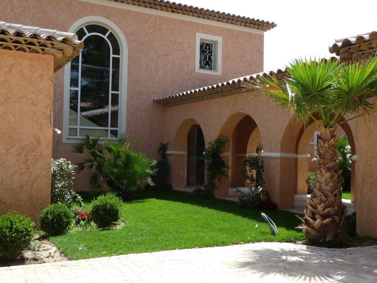 De Prestige Jacuzzi Sauna Hammam Piscine Cannes Grasse Couette-café 5*